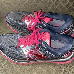Women’s Brooks  8.5 wide